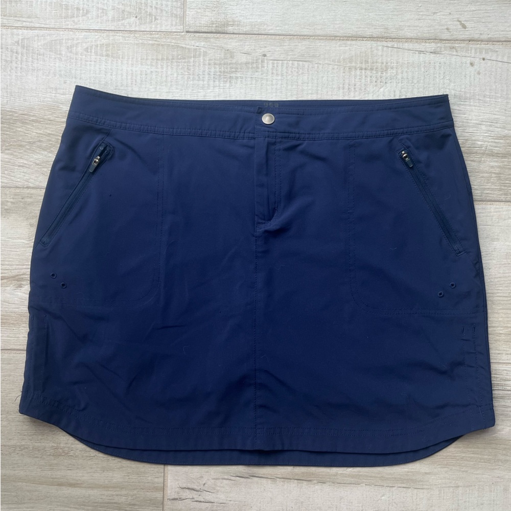Title Nine women’s skirt navy blue size 12 pockets zipper close buttons athlete